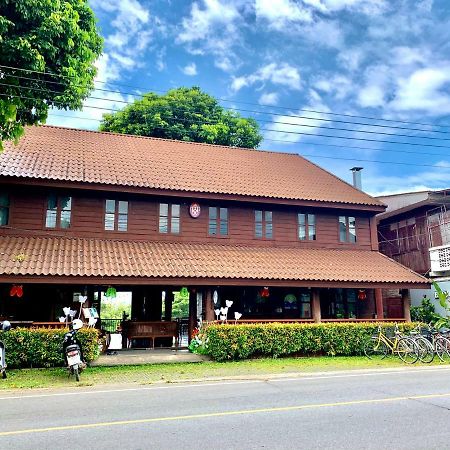 Riverhouse-The Teak House Mae Sariang Bagian luar foto