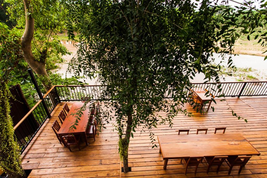 Riverhouse-The Teak House Mae Sariang Bagian luar foto