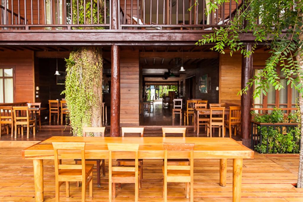 Riverhouse-The Teak House Mae Sariang Bagian luar foto