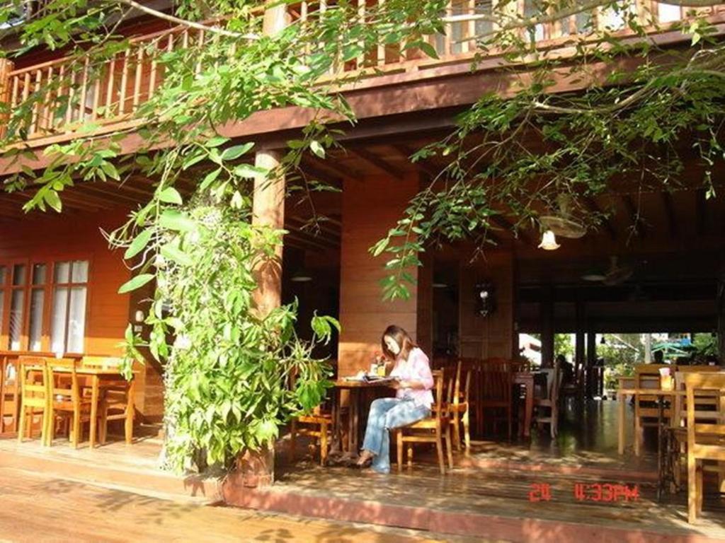Riverhouse-The Teak House Mae Sariang Bagian luar foto