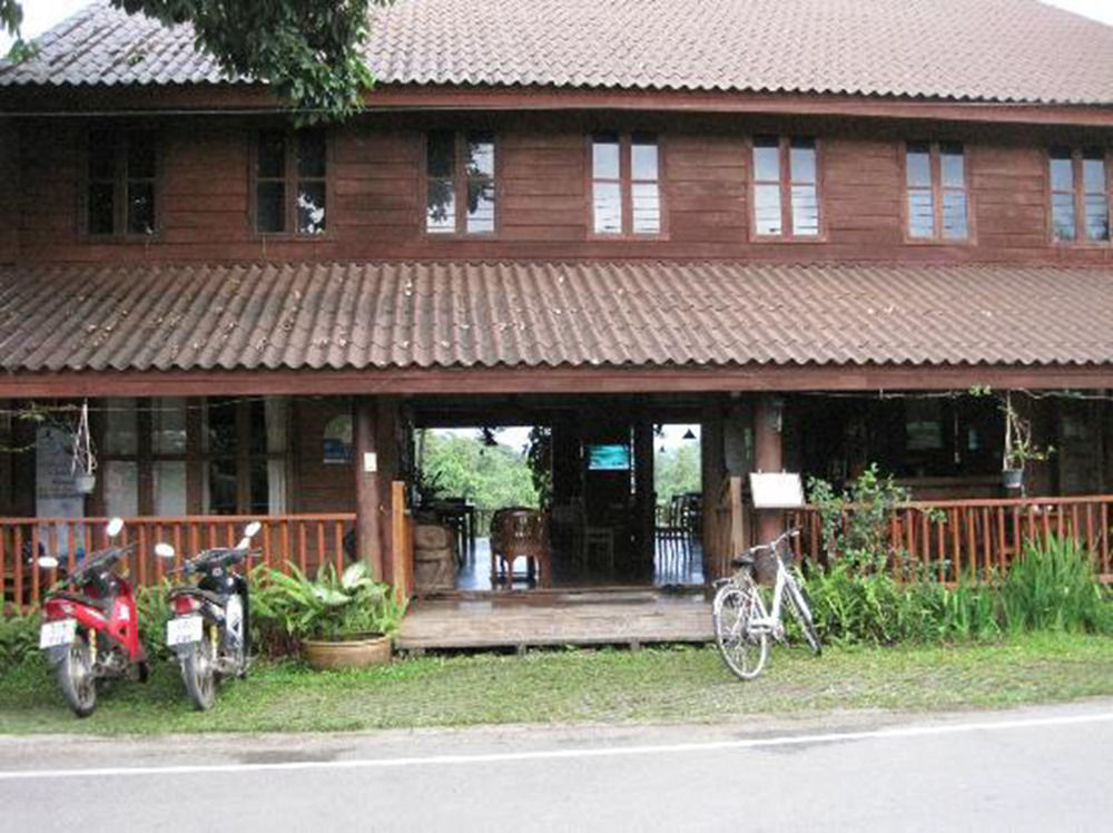 Riverhouse-The Teak House Mae Sariang Bagian luar foto