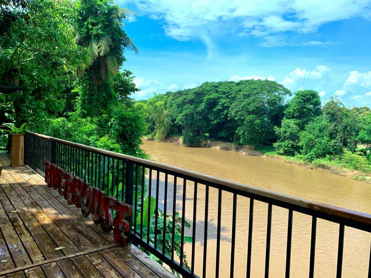 Riverhouse-The Teak House Mae Sariang Bagian luar foto